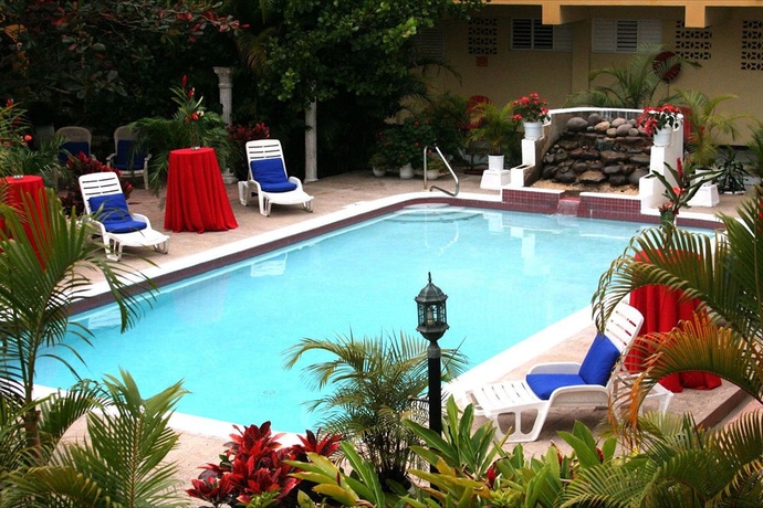 Imagen de la piscina del Hotel Golf View, Mandeville. Foto 15