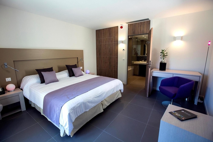 Imagen de la habitación del Hotel Golf and Spa Château De La Bégude, The Originals Collection. Foto 4