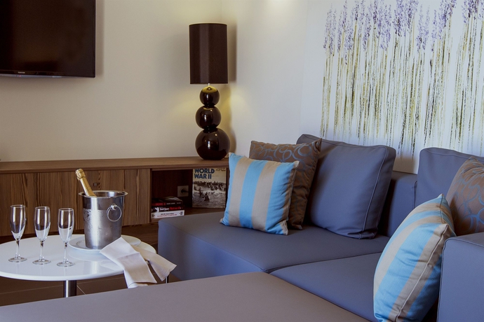 Imagen de los interiores del Hotel Golf and Spa Château De La Bégude, The Originals Collection. Foto 14