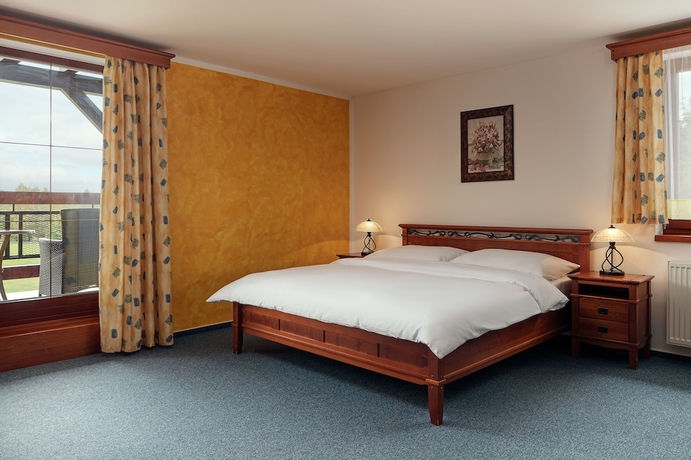 Imagen de la habitación del Hotel Golf and Spa Resort Kunětická Hora. Foto 8