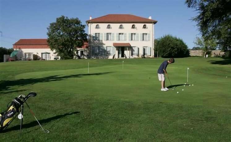 Imagen general del Hotel Golf de Saint Junien. Foto 2