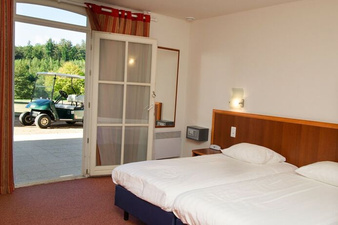Imagen de la habitación del Hotel Golf de Saint Junien. Foto 11