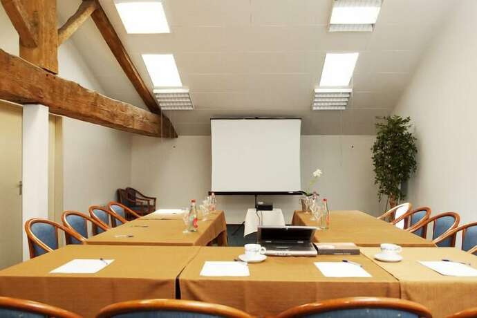 Imagen general del Hotel Golf de Saint Junien. Foto 3