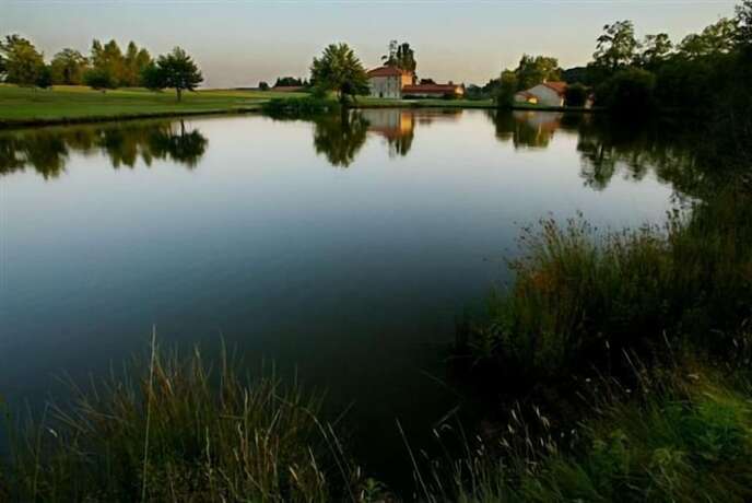 Imagen general del Hotel Golf de Saint Junien. Foto 4