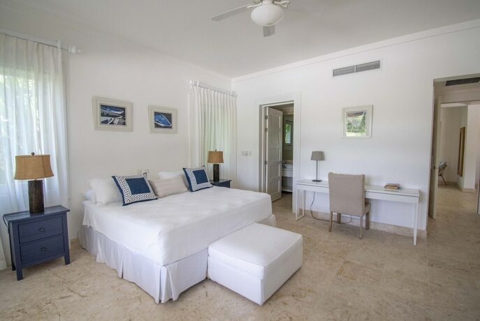 Imagen general del Hotel Golf-front Villa With Large Spaces Staff and Pool Situated in Luxury Beach Resort. Foto 1