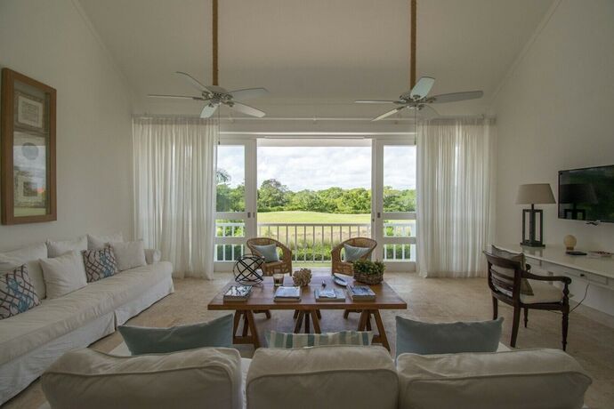 Imagen general del Hotel Golf-front Villa With Large Spaces Staff and Pool Situated in Luxury Beach Resort. Foto 2