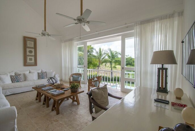 Imagen general del Hotel Golf-front Villa With Large Spaces Staff and Pool Situated in Luxury Beach Resort. Foto 4