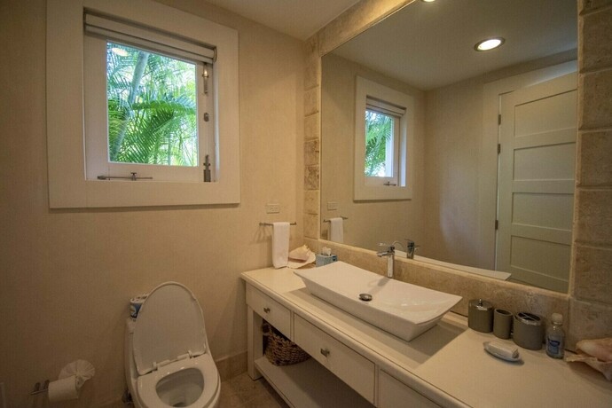 Imagen general del Hotel Golf-front Villa With Large Spaces Staff and Pool Situated in Luxury Beach Resort. Foto 6