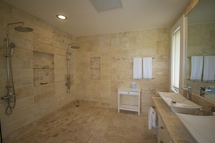 Imagen general del Hotel Golf-front Villa With Large Spaces Staff and Pool Situated in Luxury Beach Resort. Foto 8
