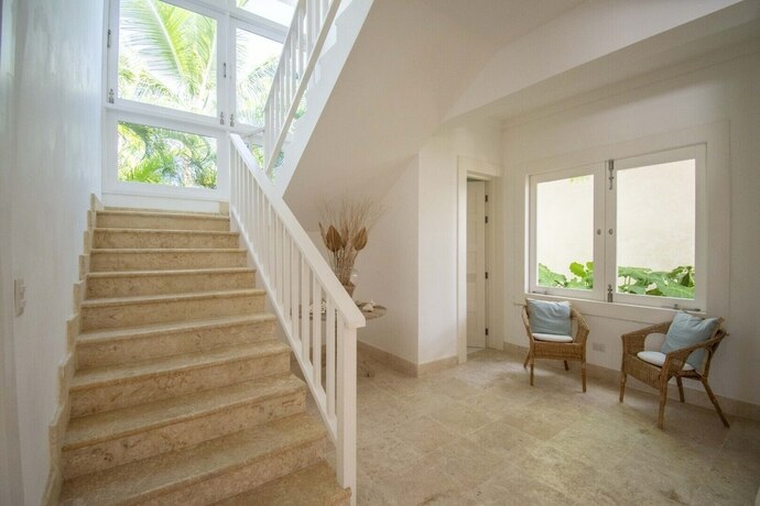 Imagen general del Hotel Golf-front Villa With Large Spaces Staff and Pool Situated in Luxury Beach Resort. Foto 11