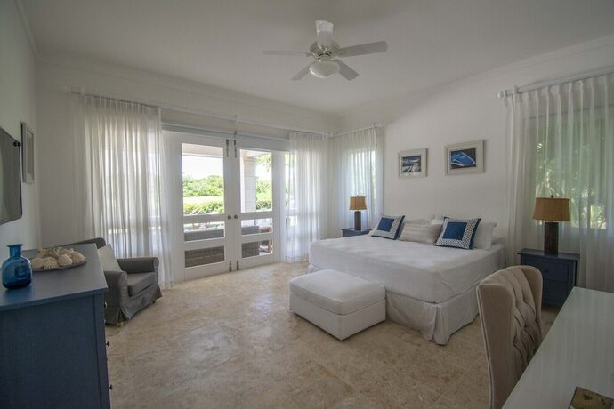 Imagen general del Hotel Golf-front Villa With Large Spaces Staff and Pool Situated in Luxury Beach Resort. Foto 16