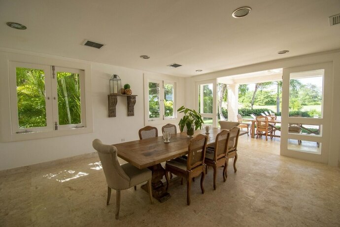 Imagen general del Hotel Golf-front Villa With Large Spaces Staff and Pool Situated in Luxury Beach Resort. Foto 17