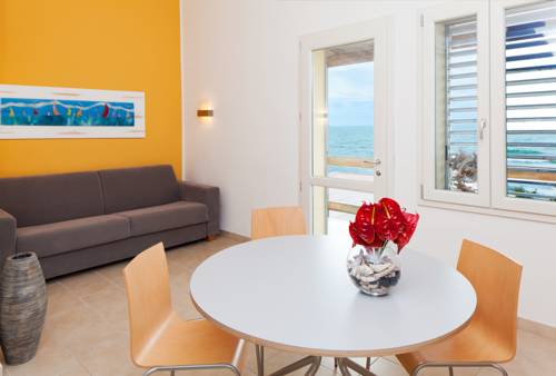 Imagen de la habitación del Hotel Golfo Del Sole Holiday Resort. Foto 14