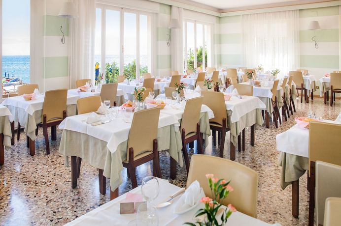 Imagen de los interiores del Hotel Golfo e Palme. Foto 17