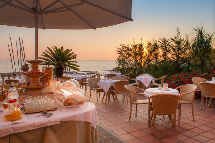 Imagen del bar/restaurante del Hotel Golfo e Palme. Foto 4