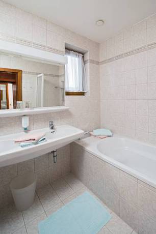 Imagen de la habitación del Hotel Golf-tennis-wellnesshotel Mori. Foto 12