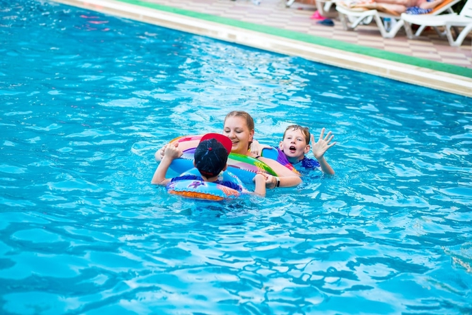 Imagen de la piscina del Hotel Golmar Beach. Foto 14
