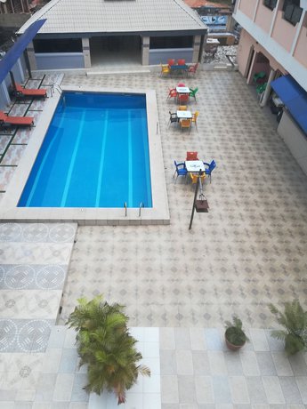 Imagen de la piscina del Hotel Golphins Suites ands. Foto 20