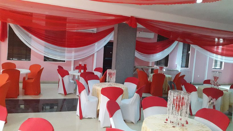 Imagen del bar/restaurante del Hotel Golphins Suites ands. Foto 5