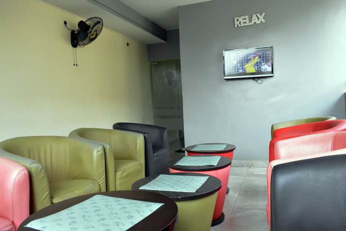 Imagen del bar/restaurante del Hotel Golphins Suites ands. Foto 6