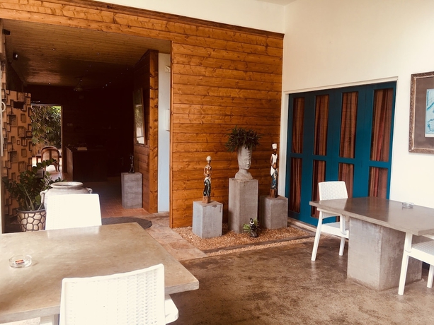 Imagen del bar/restaurante del Hotel Gomez Place. Foto 2