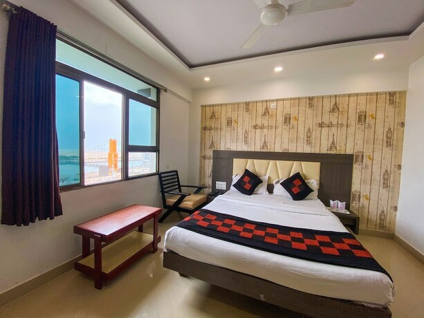 Imagen de la habitación del Hotel Gomti. Foto 17