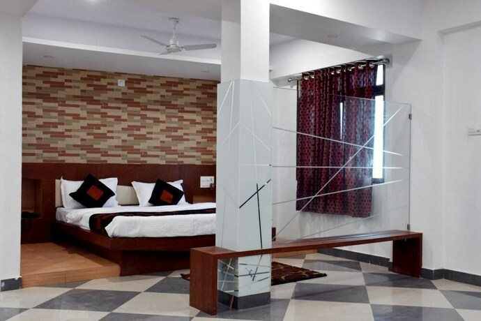 Imagen de la habitación del Hotel Gomti. Foto 18