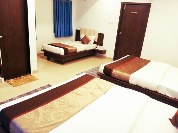 Imagen de la habitación del Hotel Gomti. Foto 19