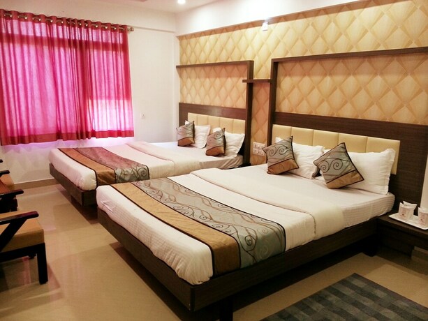 Imagen de la habitación del Hotel Gomti. Foto 22