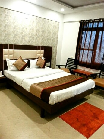 Imagen de la habitación del Hotel Gomti. Foto 30