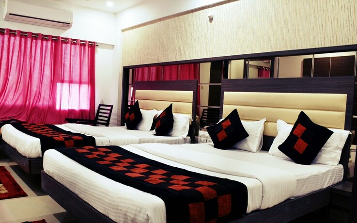 Imagen de la habitación del Hotel Gomti. Foto 31