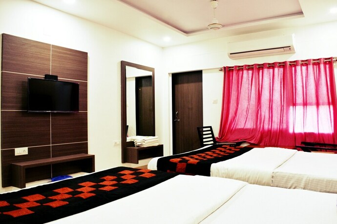 Imagen de la habitación del Hotel Gomti. Foto 32