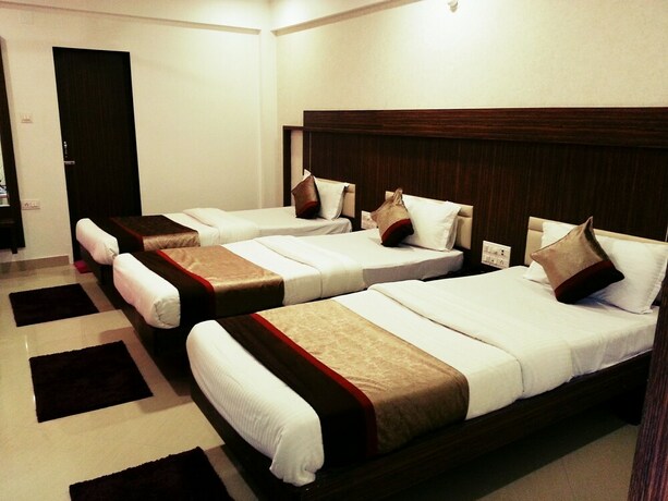 Imagen de la habitación del Hotel Gomti. Foto 38