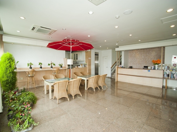 Imagen de los interiores del Hotel Good Inn. Foto 18