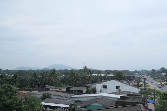 Imagen de los exteriores del Hotel Good Morning At Takuapa. Foto 12