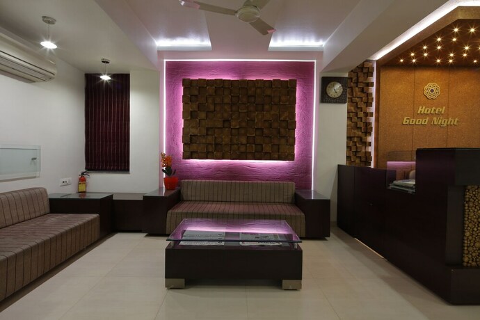 Imagen de los interiores del Hotel Good Night, Ahmedabad. Foto 29