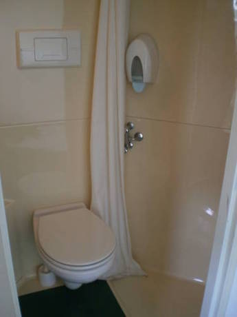 Imagen de la habitación del Hotel Good Night. Foto 3