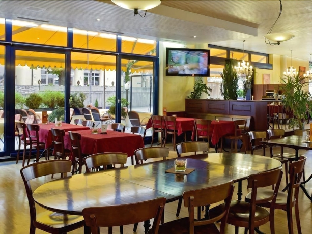 Imagen del bar/restaurante del Hotel Good Night Inn. Foto 8