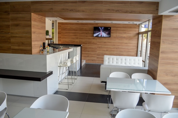 Imagen del bar/restaurante del Hotel Good Night, Ni&scaron;. Foto 5