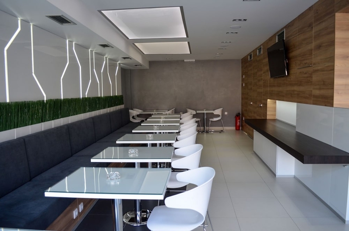 Imagen del bar/restaurante del Hotel Good Night, Ni&scaron;. Foto 6