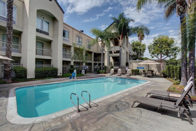 Imagen de la piscina del Hotel Good Nite Inn Buena Park. Foto 15