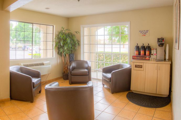 Imagen de los interiores del Hotel Good Nite Inn Camarillo. Foto 11