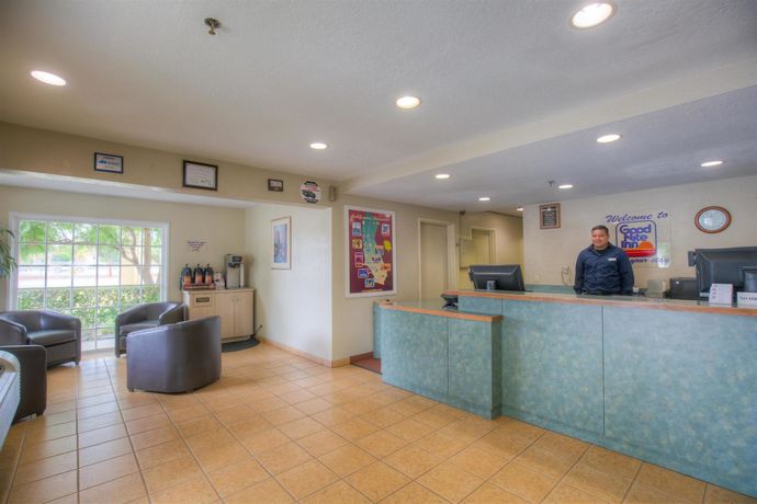 Imagen de los interiores del Hotel Good Nite Inn Camarillo. Foto 13