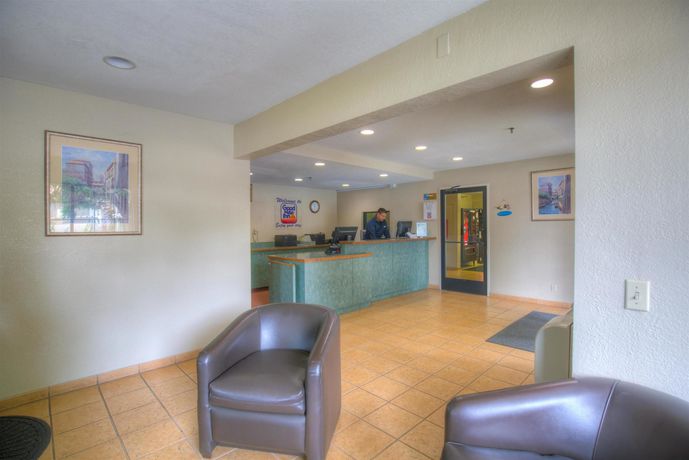 Imagen de los interiores del Hotel Good Nite Inn Camarillo. Foto 14