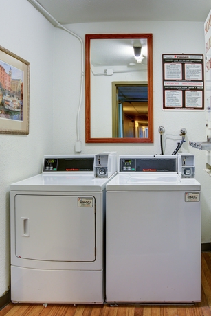 Imagen de los interiores del Hotel Good Nite Inn - Redwood City. Foto 13