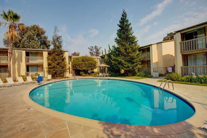 Imagen de la piscina del Hotel Good Nite Inn - Redwood City. Foto 15