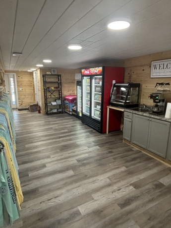 Imagen de los interiores del Hotel Good Times Motel and Marina. Foto 18