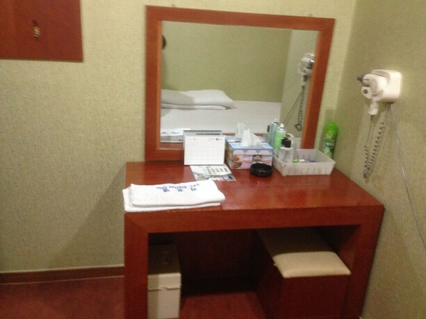 Imagen de la habitación del Hotel Goodstay Herotel. Foto 17