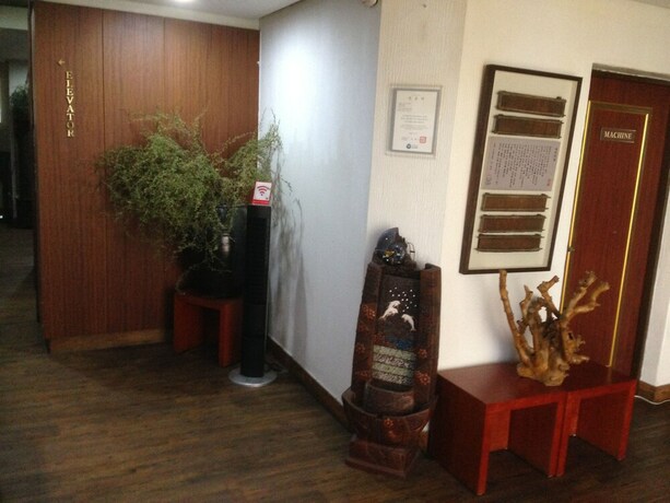 Imagen de los interiores del Hotel Goodstay Herotel. Foto 29