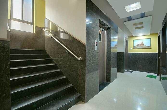 Imagen de los interiores del Hotel Gopal, Dwarka. Foto 30